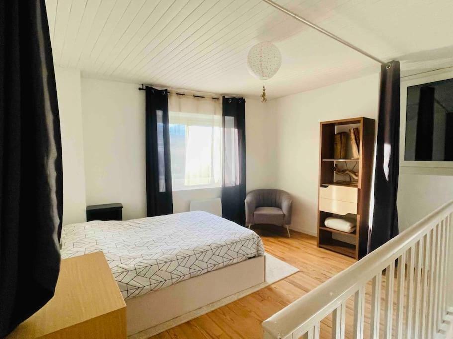 Agreable Maison De Village Avec Balcon Roiffieux Exterior foto