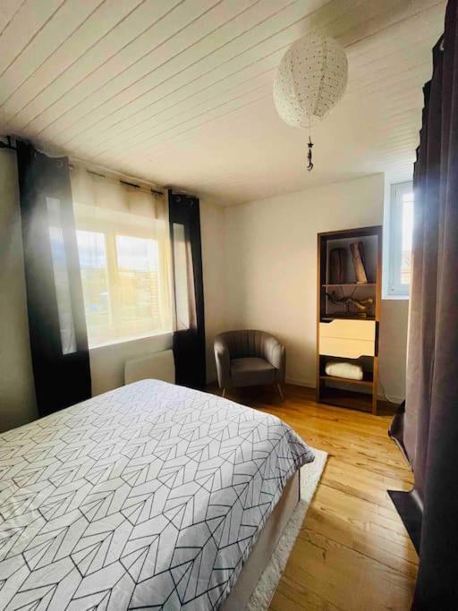Agreable Maison De Village Avec Balcon Roiffieux Exterior foto